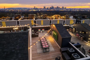 NEW Pink Howdy Oasis 13 Beds Rooftop View Parking